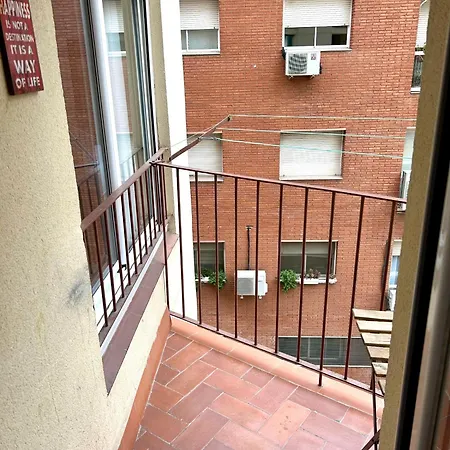 Carrer D'olesa アパート