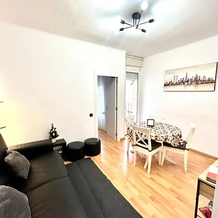Carrer D'olesa شقة